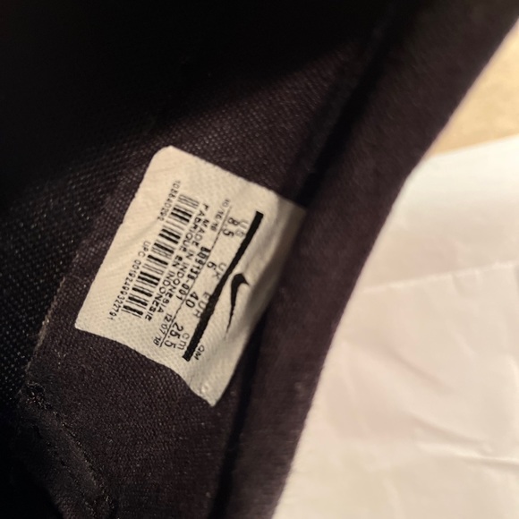 Nike Black canvas slip on; 8.5 Ladies - Picture 4 of 5